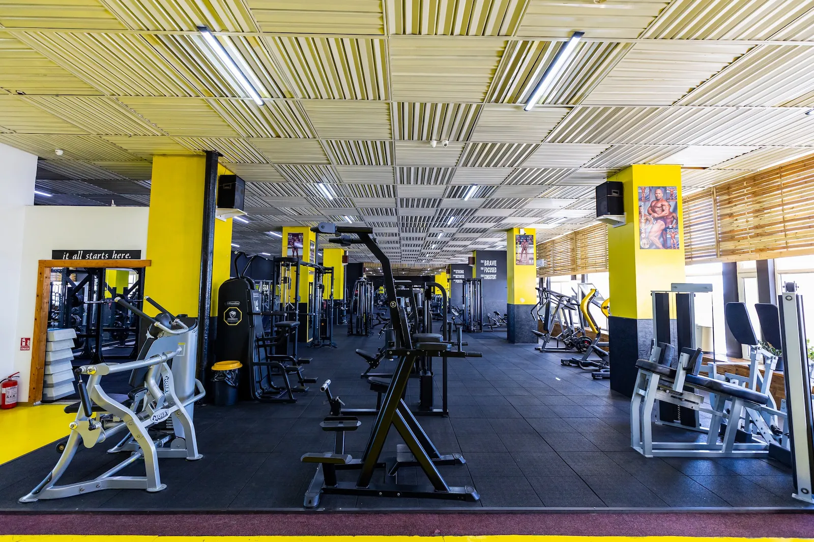 Intrarea în sala CrossGym Târgoviște